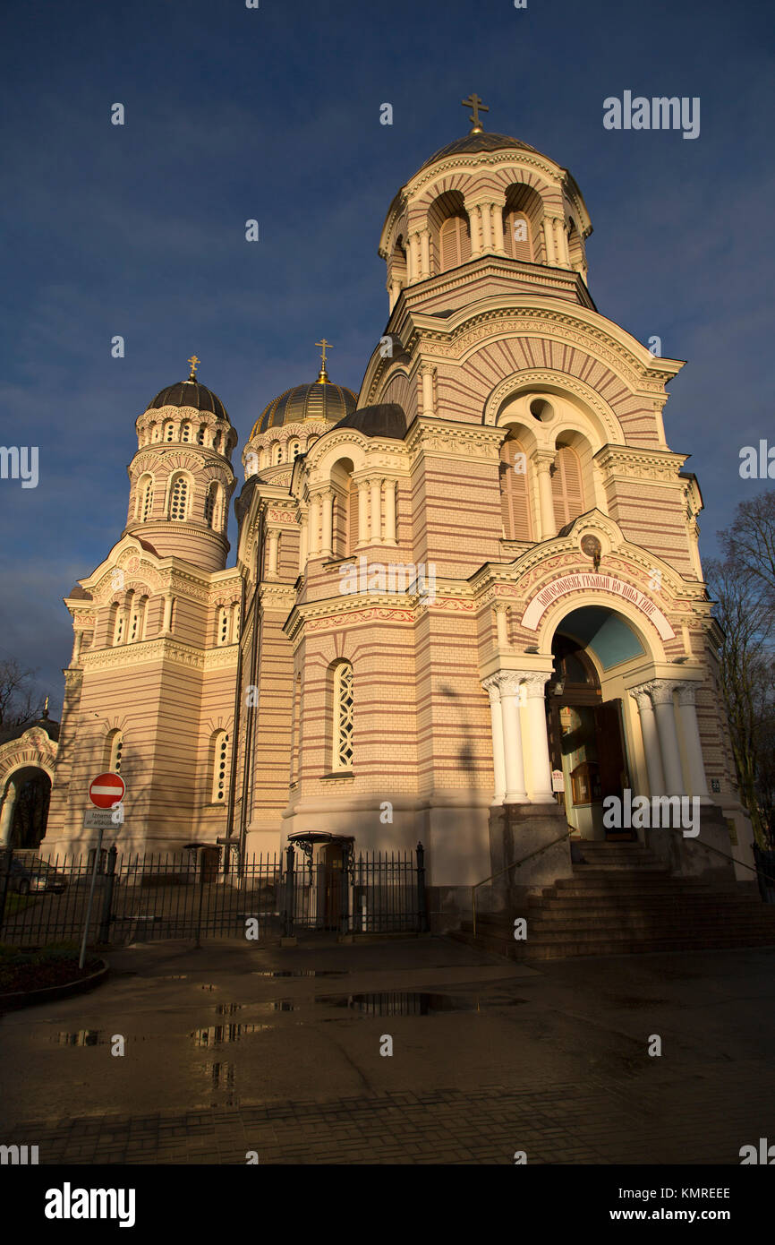 La Natività di Cristo Cattedrale (Kristus Piedzimsanas pareizticīgo katedrale) nella Riga, Lettonia. La chiesa ortodossa russa fu costruito nel tardo XIX Foto Stock