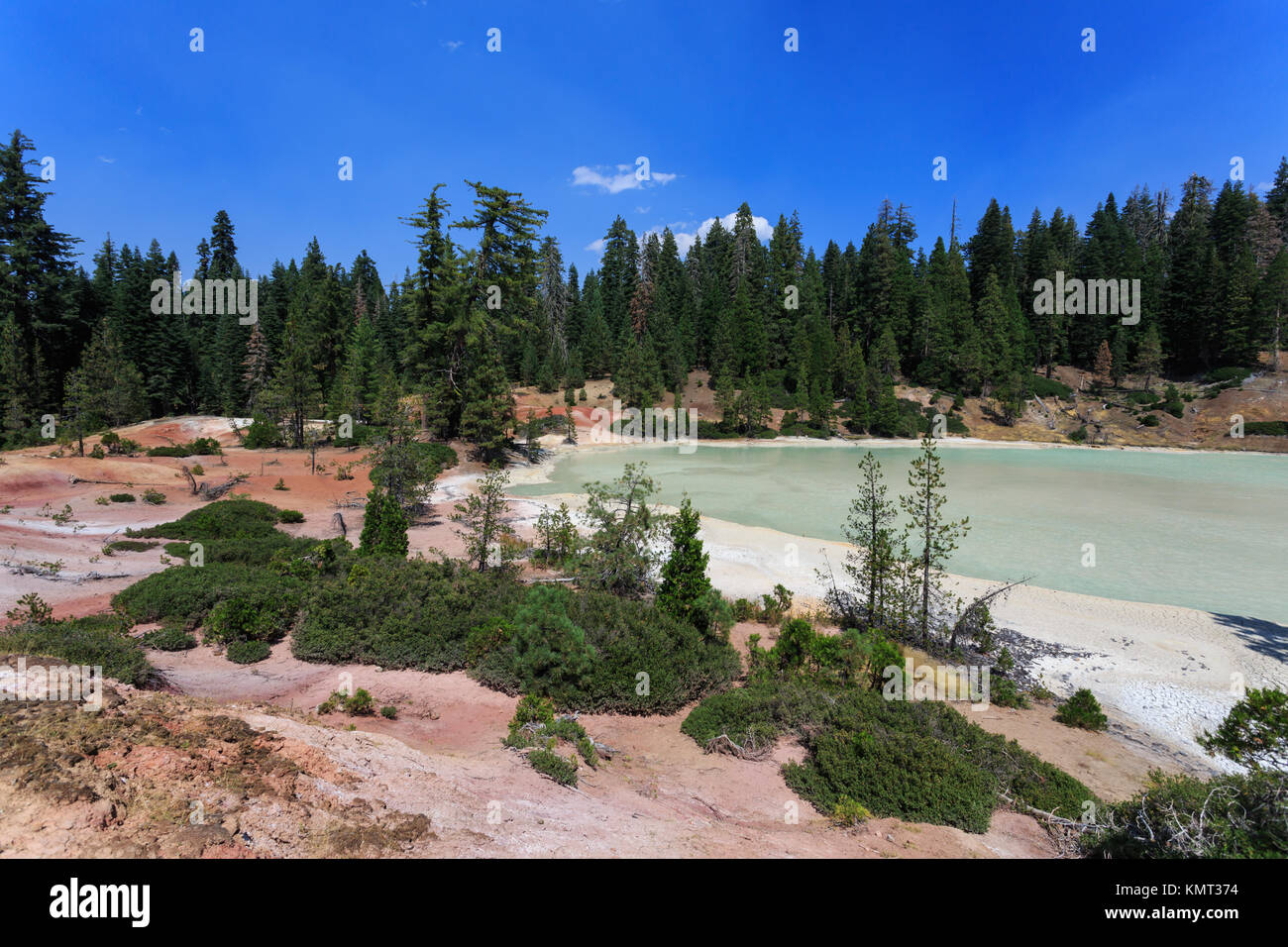 Fango solforoso pentole dot paesaggio nel Parco Nazionale vulcanico di Lassen in California Foto Stock