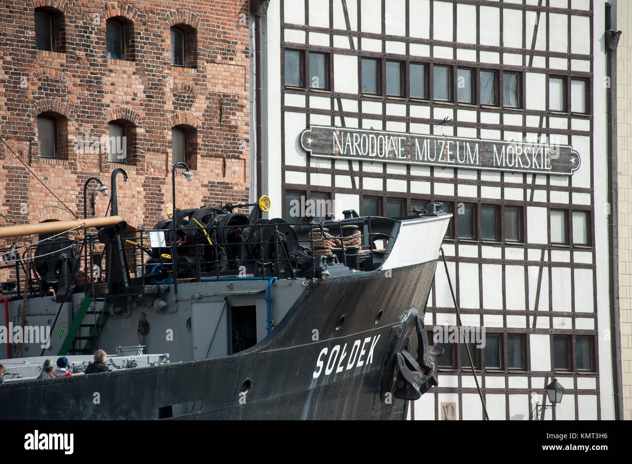 Muzeum Narodowe Morskie (Museo Nazionale Marittimo) in granai su Olowianka Isola e nave museo SS Soldek, la prima nave costruita in Polonia dopo Wo Foto Stock