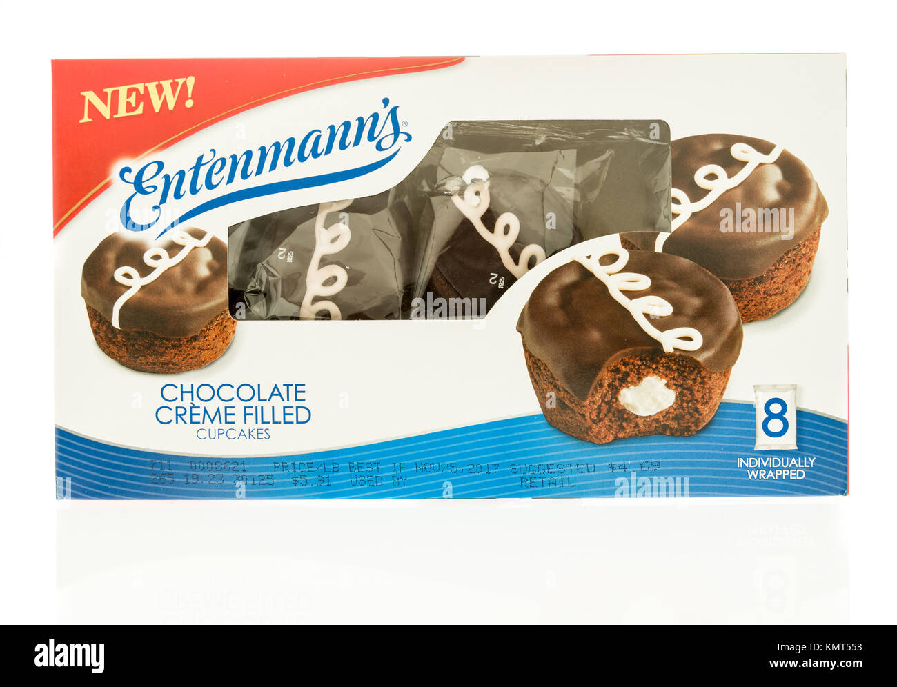 Winneconne, WI - 1 Dicembre 2017: un pacchetto di Entenmannn della crema di cioccolato riempita tortine su un isolato su un background. Foto Stock