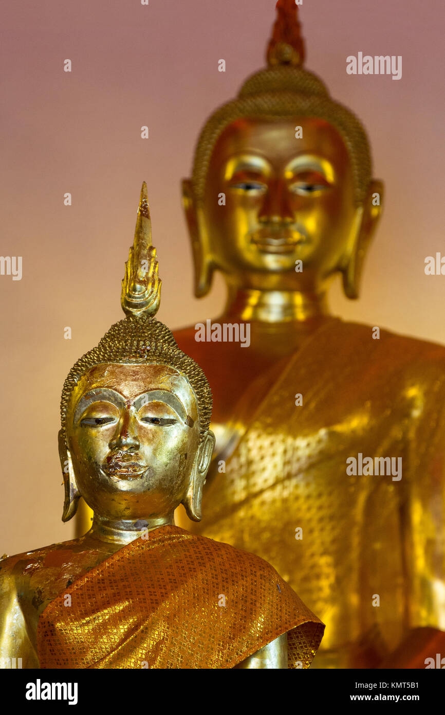 Bangkok, Tailandia. Il Buddha nel piccolo tempio a base di Wat Saket (Phu Khao Thong), il Golden Mount. Foto Stock