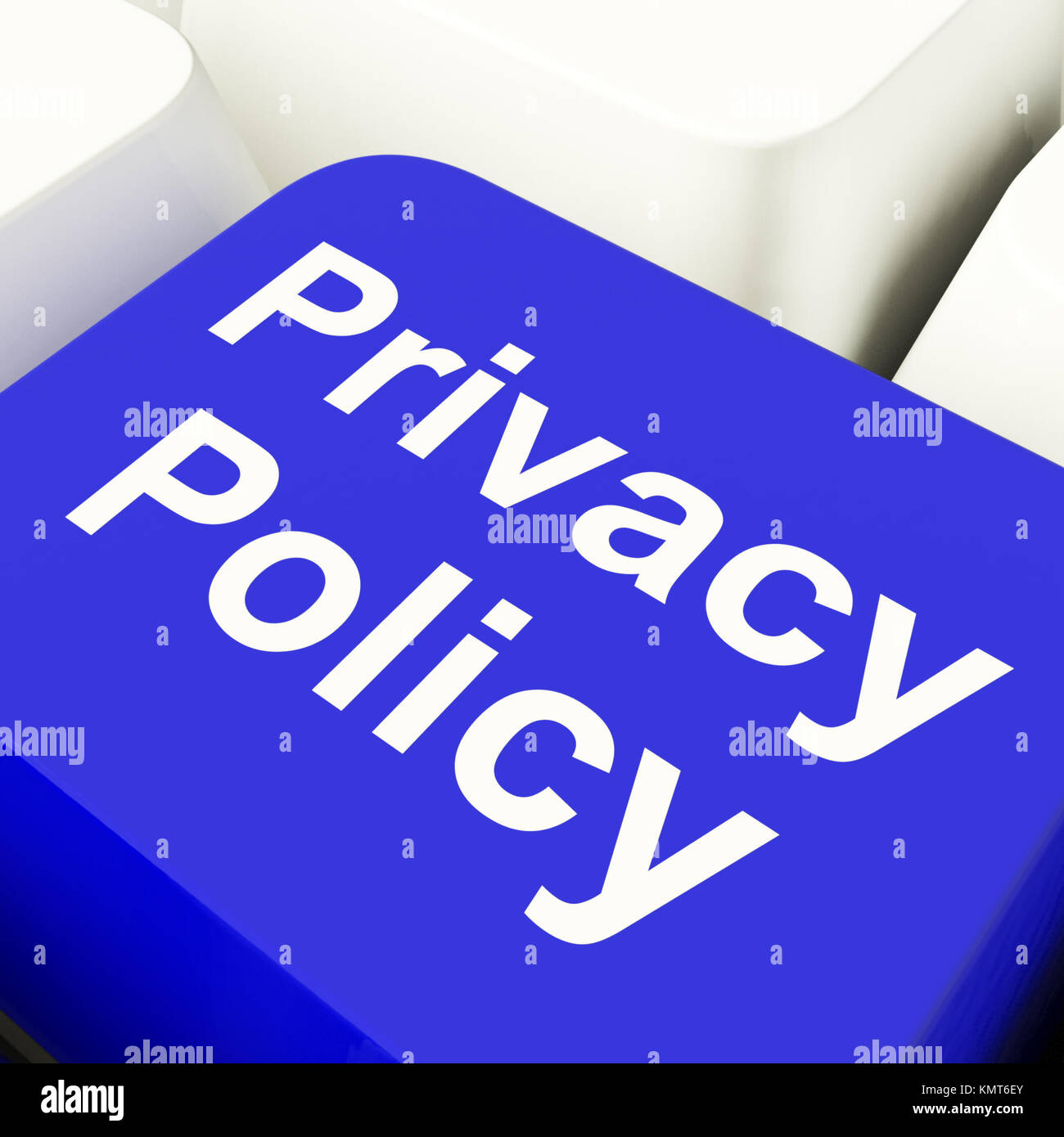 Politica sulla Privacy chiave del computer in blu che mostra i dati della società termine di protezione Foto Stock