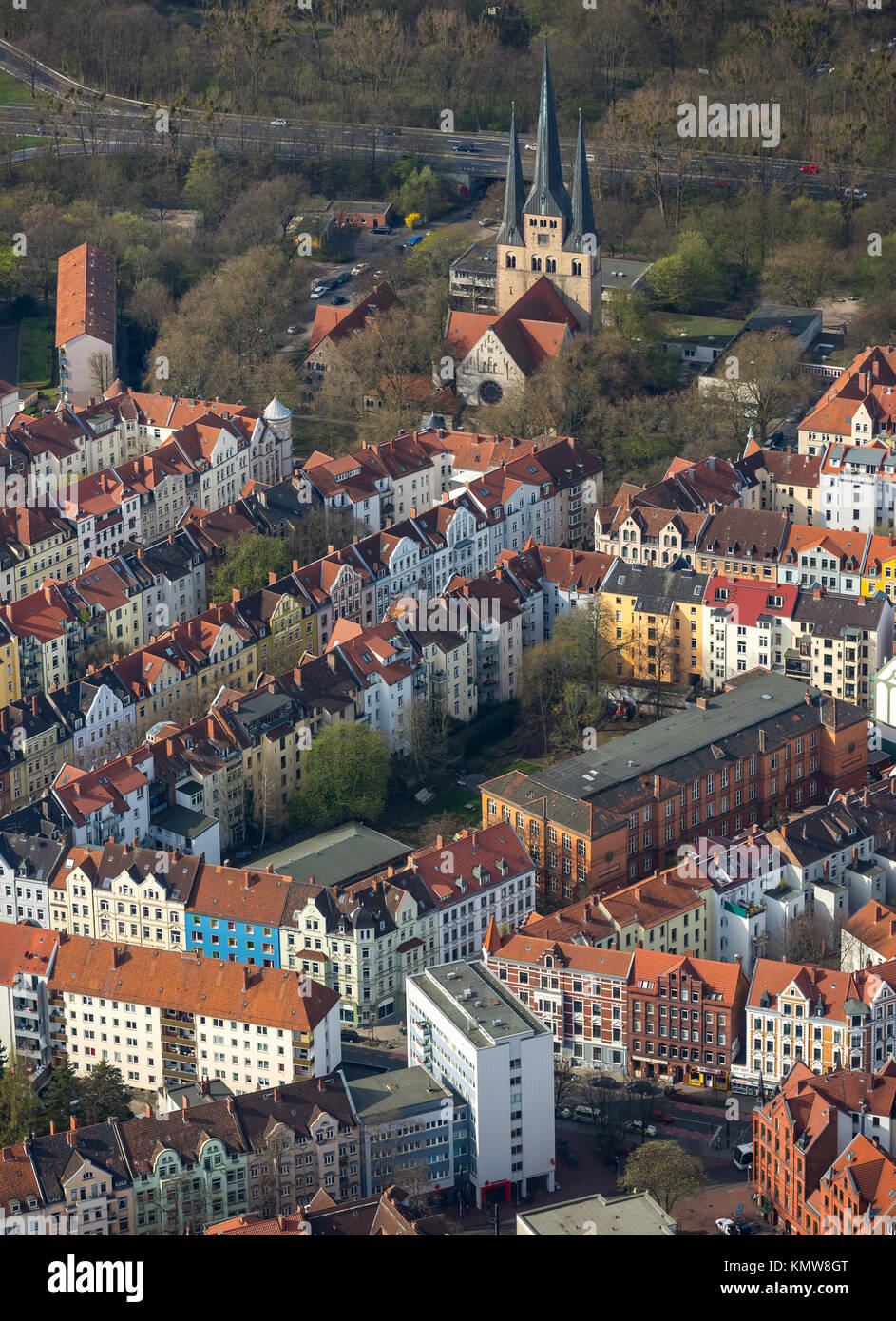 District Linden-Nord, perimetro block development, fiumi Leine e Ihme, tetti in tegole rosse, Ev. Luth. Rectory Betlemme Chiesa, Hannover, capitale dello stato, Foto Stock