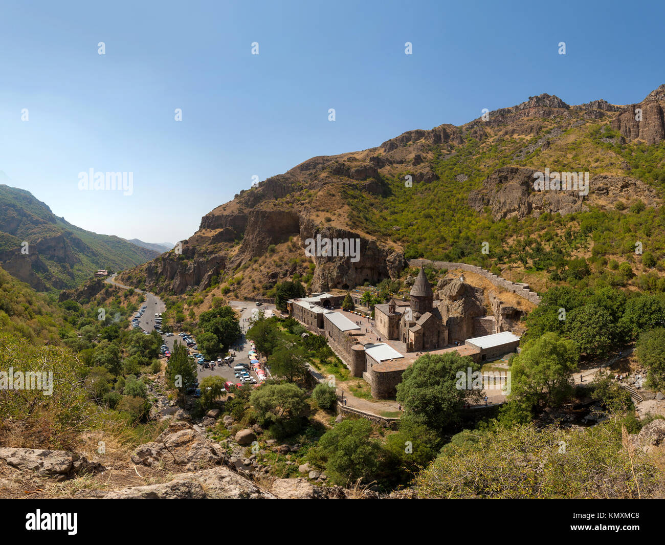 L'antico tempio cristiano Gegard nelle montagne dell'Armenia. Vista dall'alto. Foto Stock