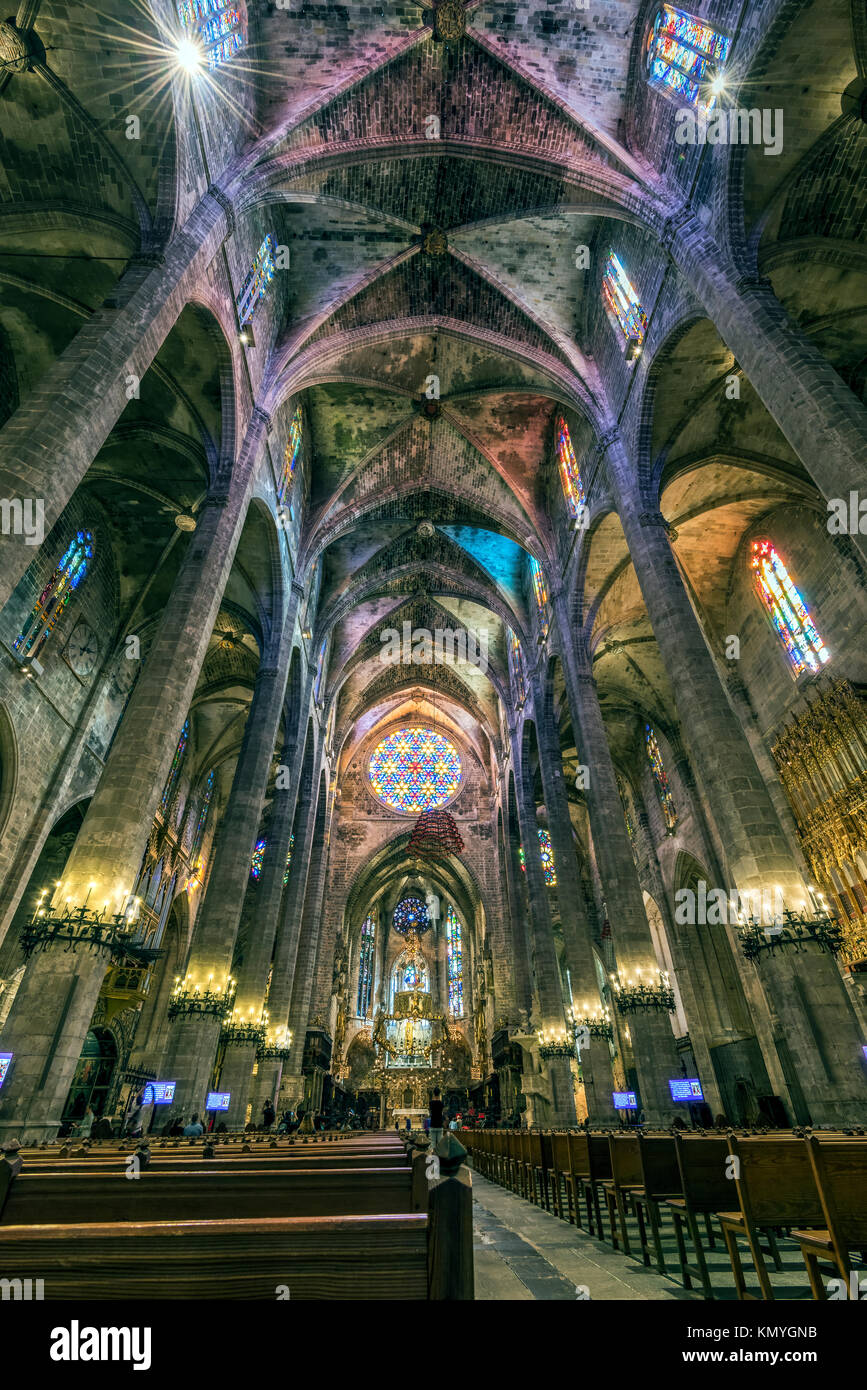 Vista interna della Cattedrale di Santa Maria di palma o Catedral de Santa Maria de Palma de Mallorca, Palma di Maiorca, isole Baleari, Spagna Foto Stock