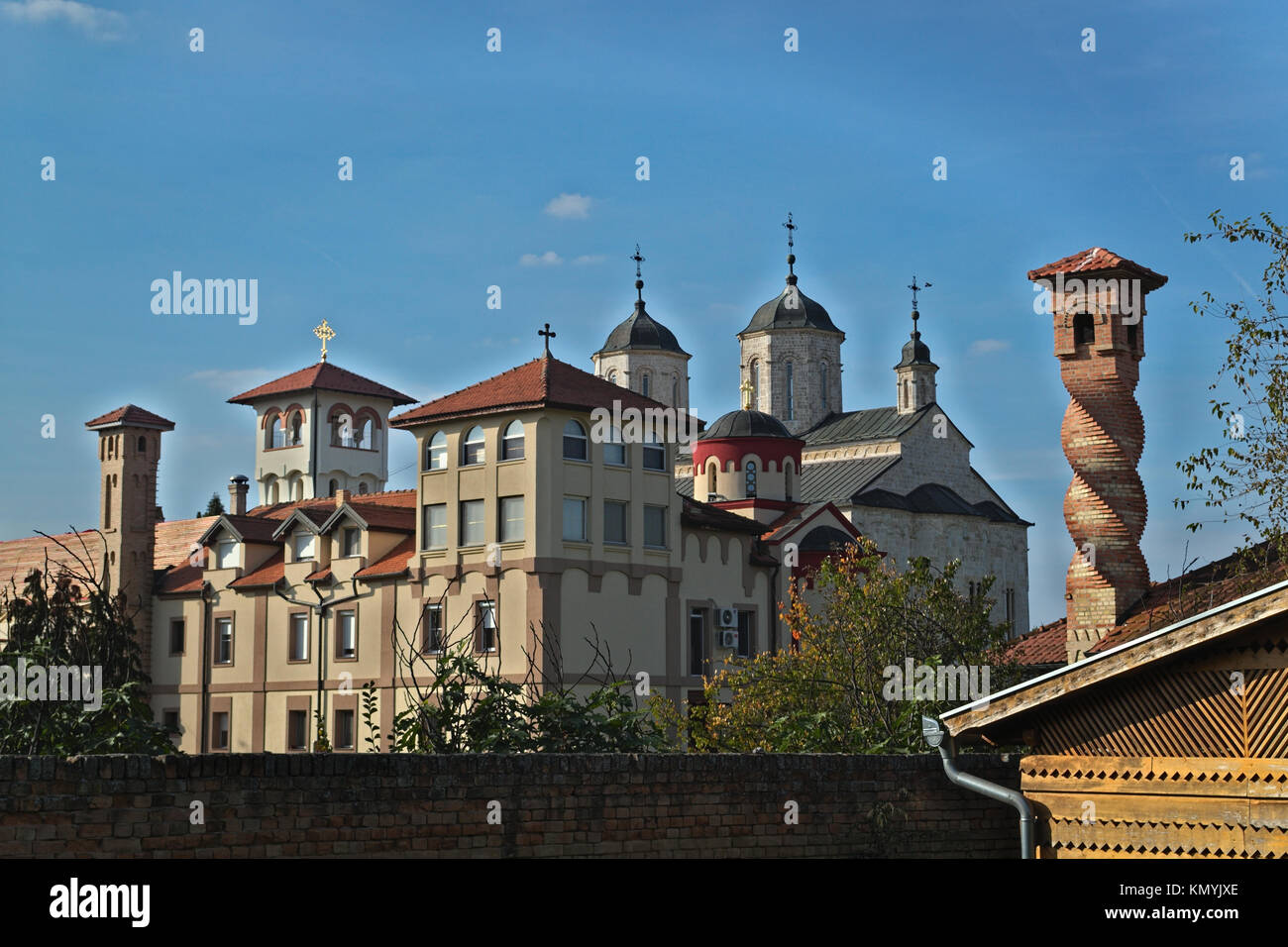 Vista sul monastero complesso Kovilj, Serbia Foto Stock