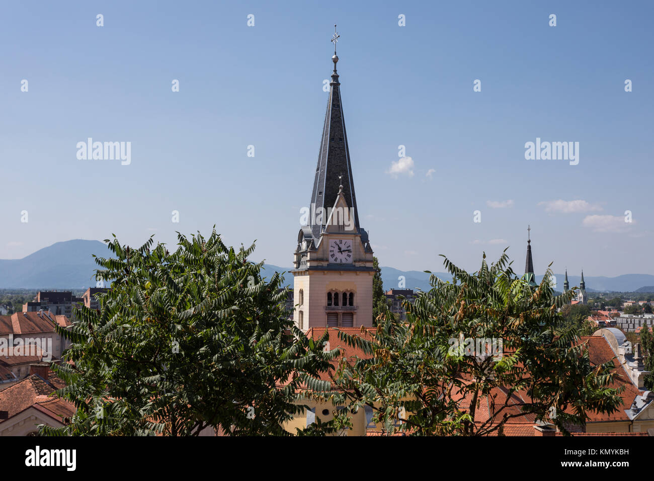 Chiesa di San Giacomo (Cerkev Svetega Jakoba) di clock tower, Lubiana, Slovenia Foto Stock