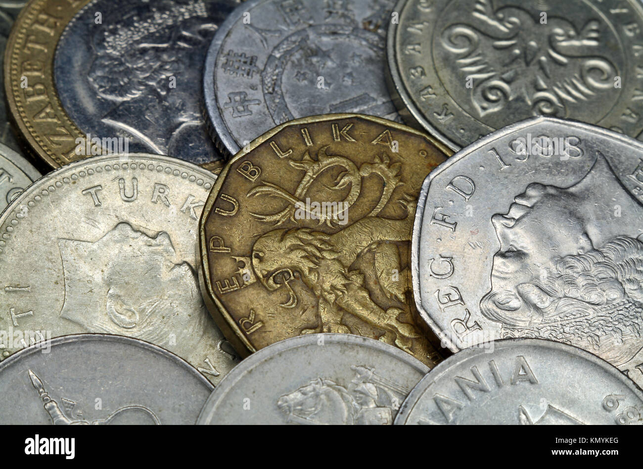 Monete di diversi Stati membri, antico e moderno, come sfondo Foto Stock