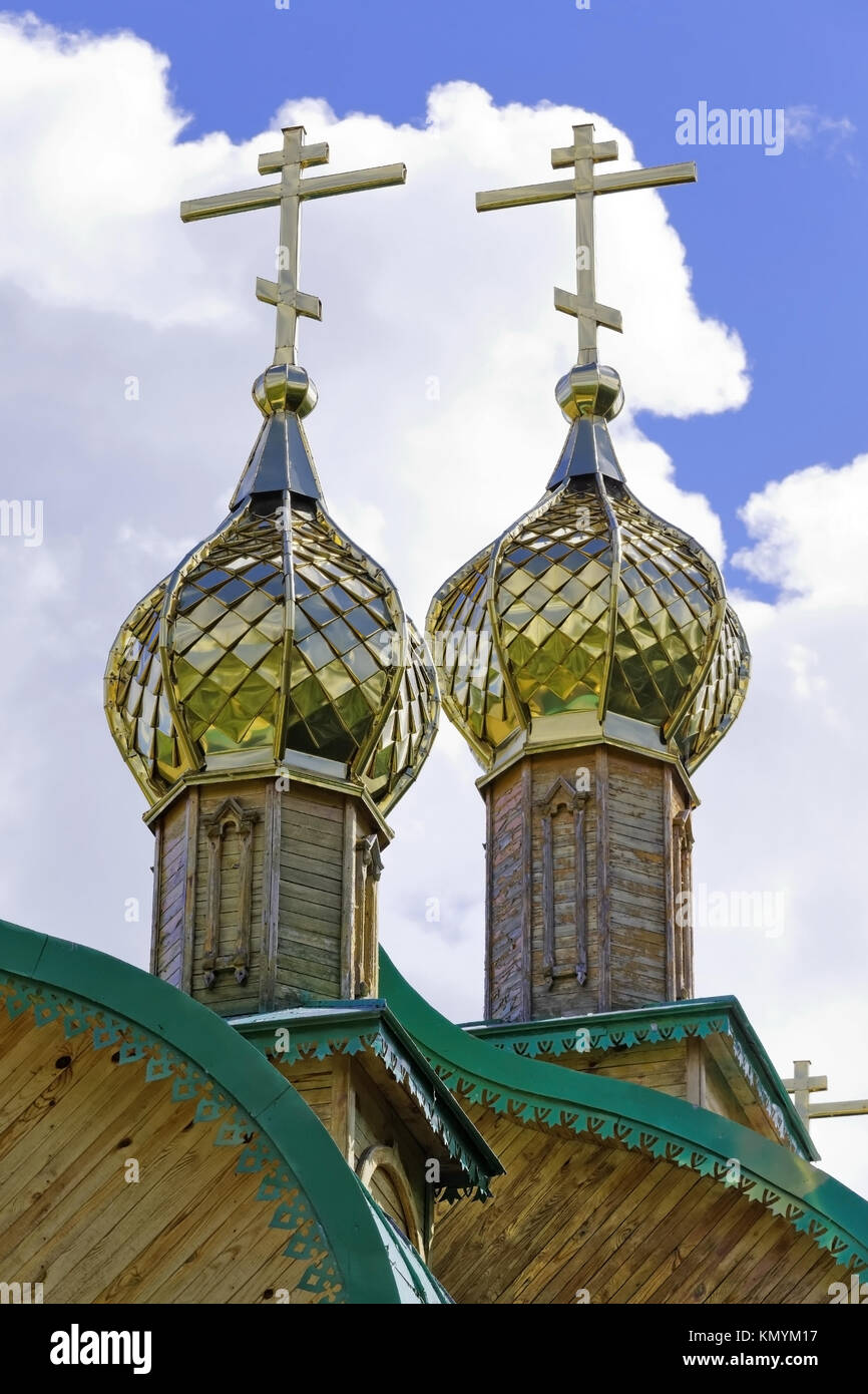 Le cupole della chiesa con croci. La fede ortodossa Foto Stock