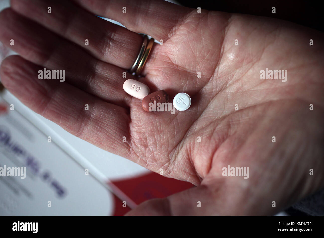 Farmaci per il trattamento del morbo di Parkinson sono visualizzati in un posto studio fotografia scattata a Londra, in Gran Bretagna il 9 dicembre 2017 Foto Stock