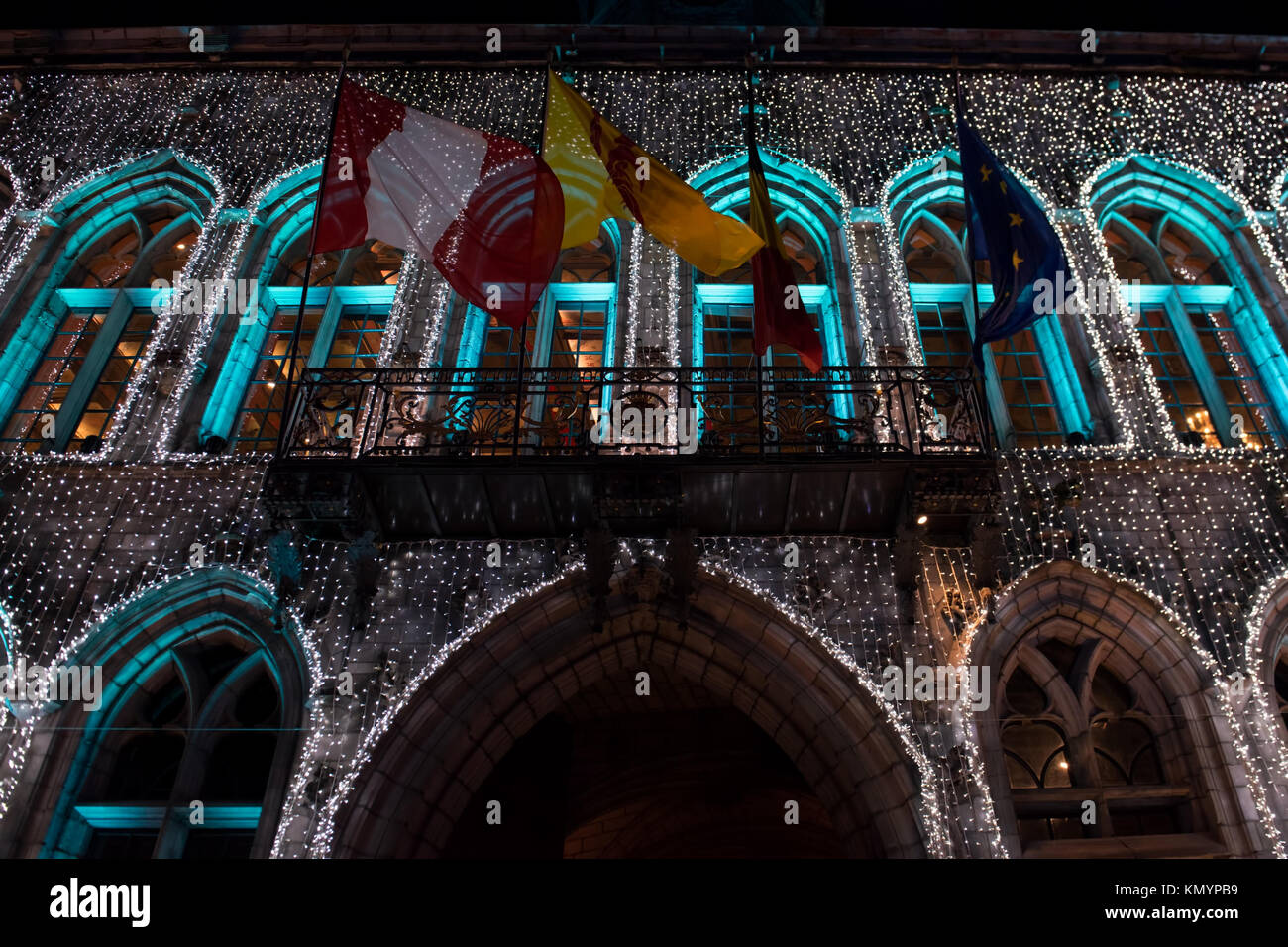 Mercatino di Natale di nome il cuore nella neve, è aperto il Sabato, Dicembre 9, 2017 a Mons in Belgio Foto Stock