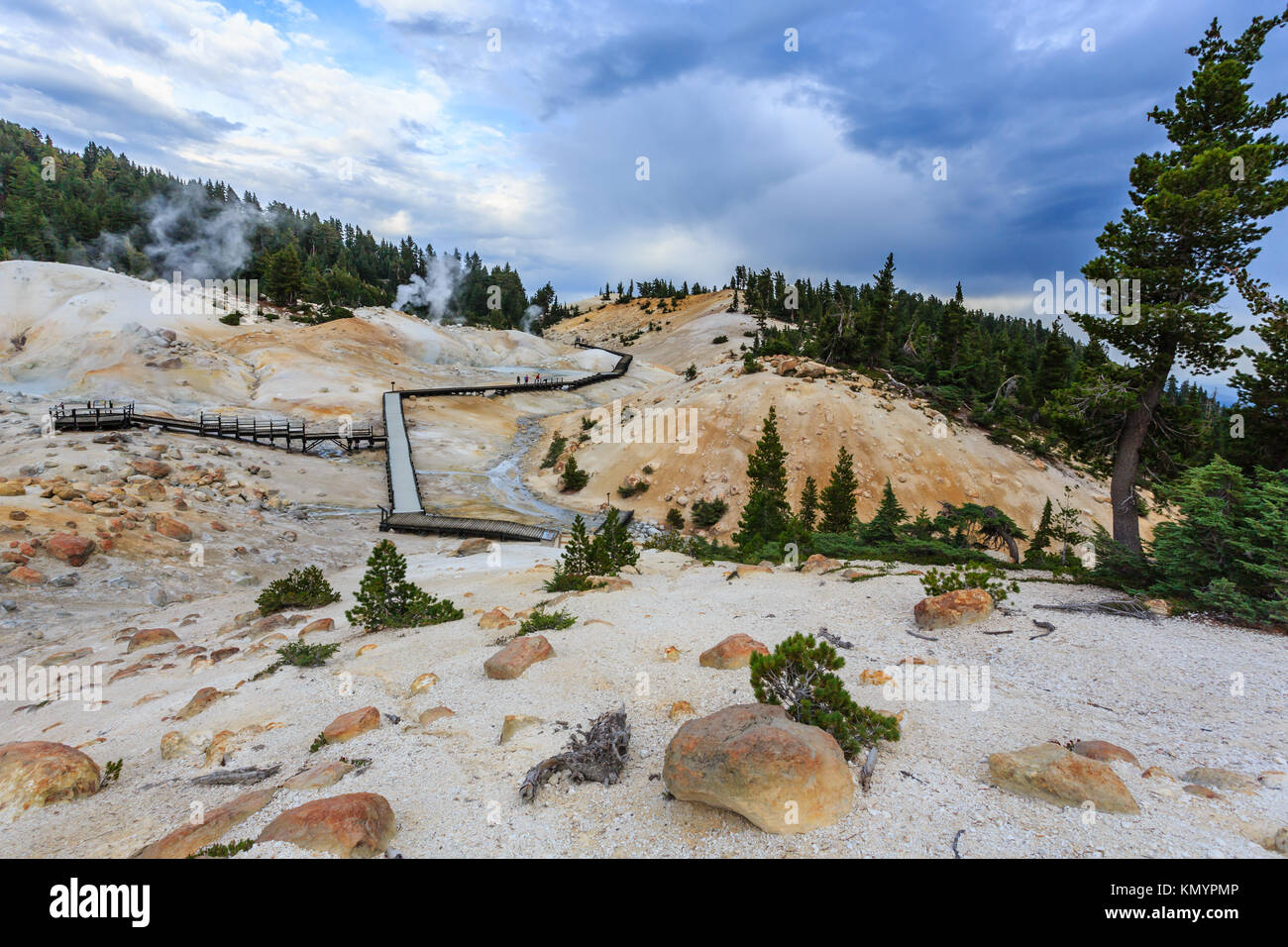 Primo piano del pericoloso Boiling Springs e mudpots nel Parco Nazionale vulcanico di Lassen Foto Stock