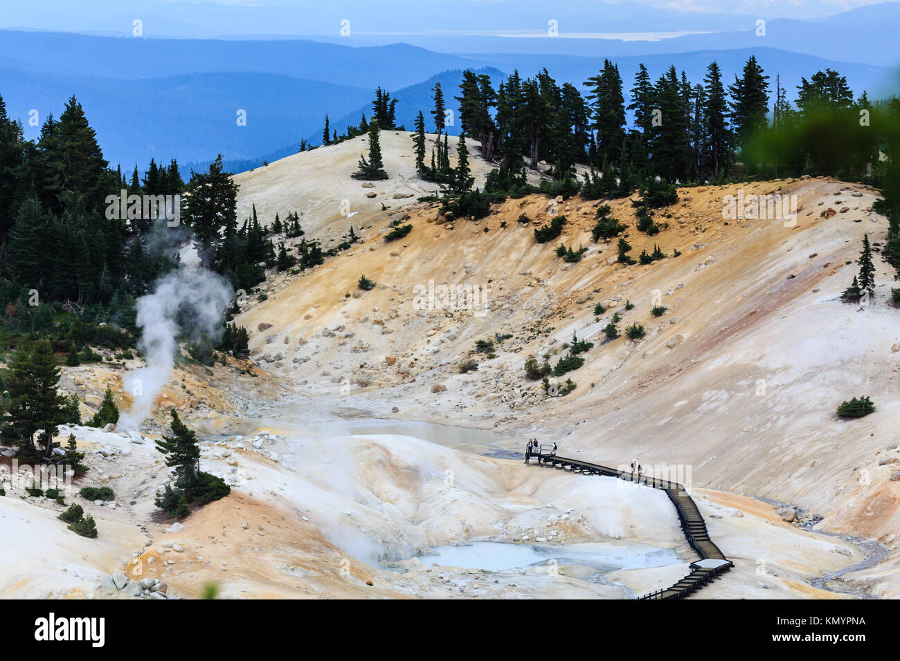 Velme e Boiling Springs forma ancora drammatico paesaggio pericolose al Parco Nazionale vulcanico di Lassen Foto Stock