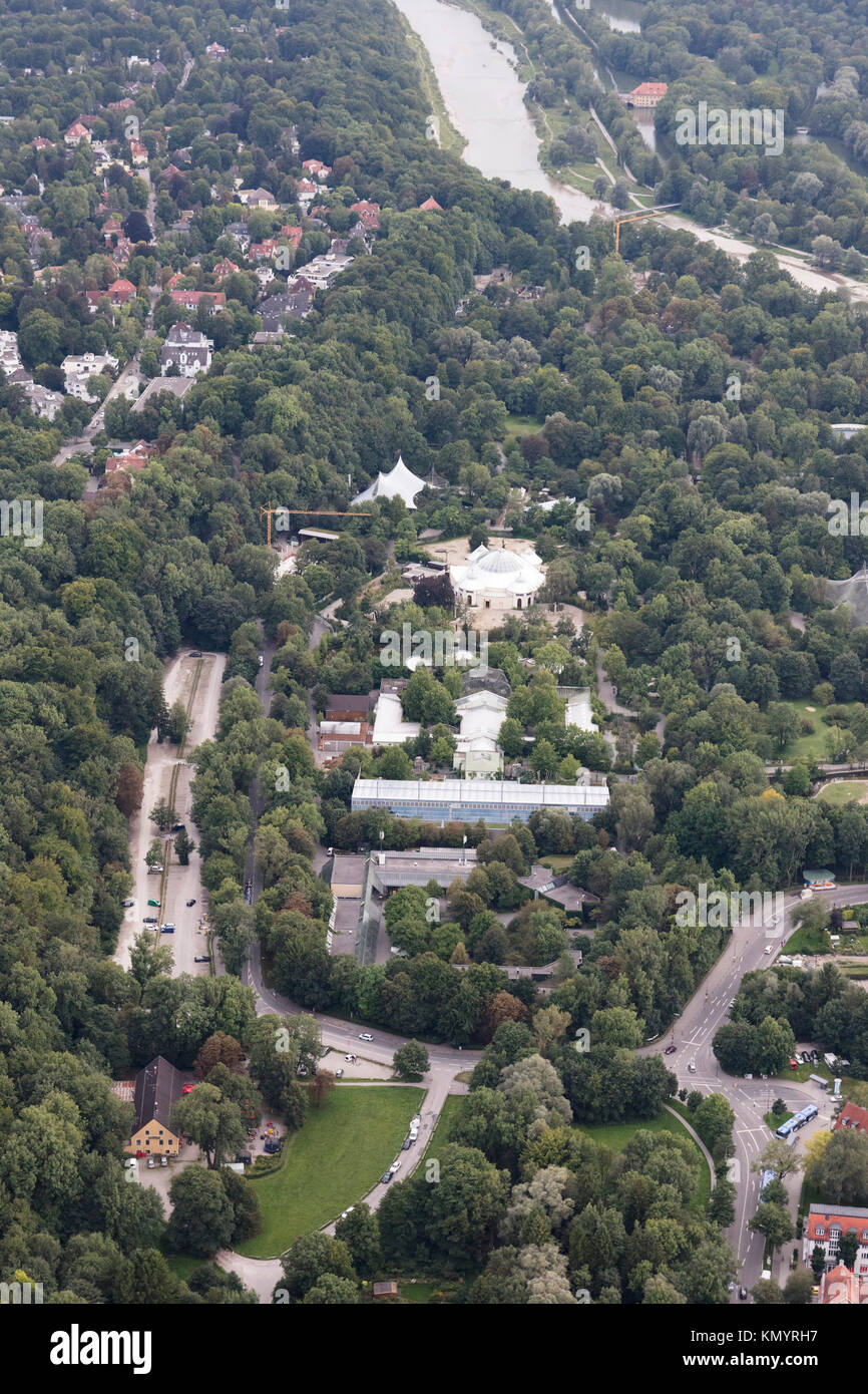 Vista aerea di zoo con elephant house, Hellabrunn, Monaco di Baviera, Germania Foto Stock