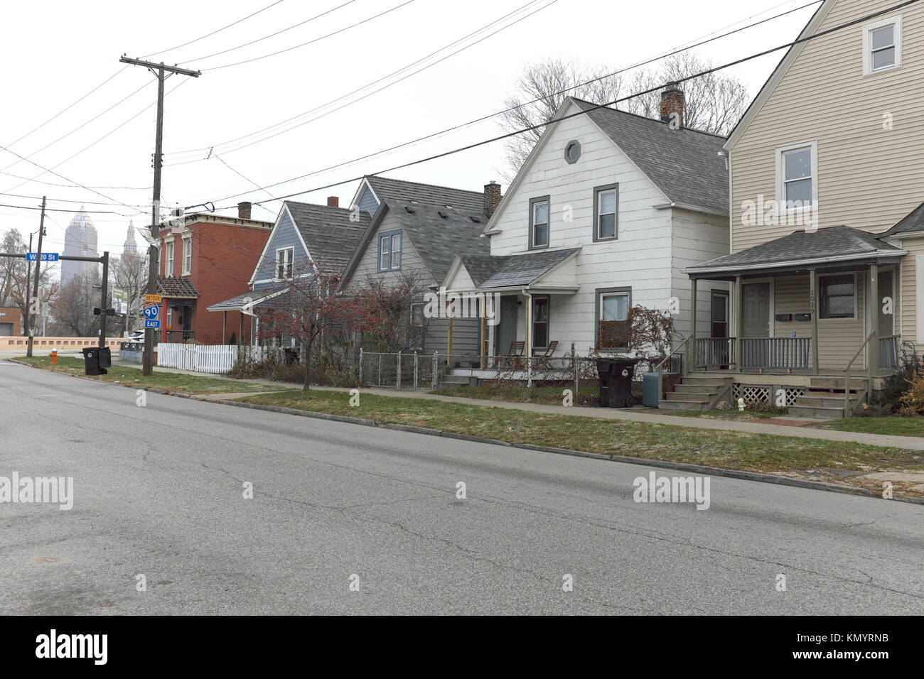 Vecchie case lungo la West 20th Street vicino a downtown Cleveland, Ohio, Stati Uniti d'America sono un tipico sito in questa città rustbelt e eyed per gentification. Foto Stock