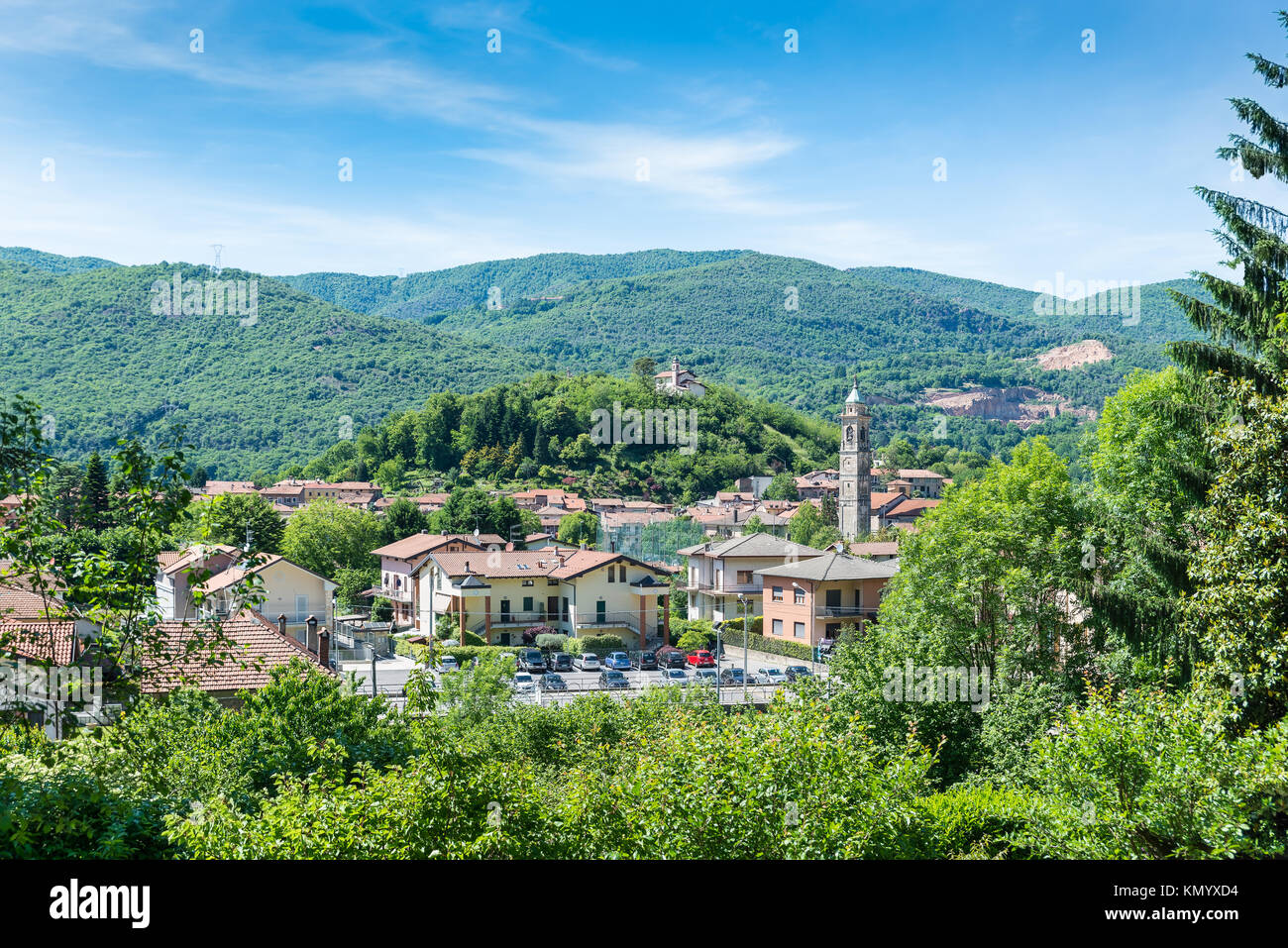 Besano, Italia. Punto di partenza per la parte italiana del Monte San Giorgio. La zona è Patrimonio mondiale dell'UNESCO. Provincia di Varese, LOMBARDIA Foto Stock