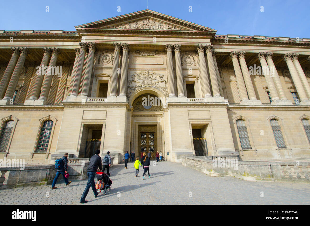 Parigi, Francia. Palais du Louvre. Il Pavillion Saint-Germain l'Auxerrois - ingresso orientale alla Cour Carre Foto Stock