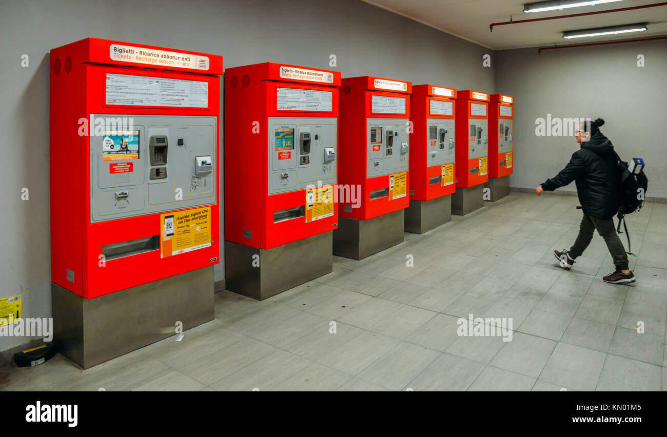 Milano, Italia - 8 Dicembre 2017: ticket vuoto in macchine per la Metropolitana di Milano sistema di trasporto pubblico (ATM) Foto Stock