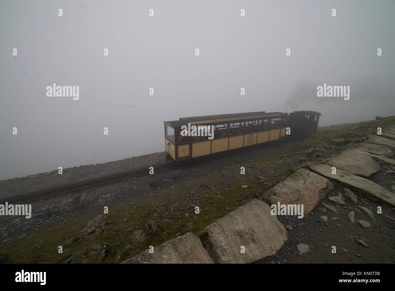 Binario ferroviario lungo Snowdon Mountain nel Parco Nazionale di Snowdonia, Galles. Foto Stock