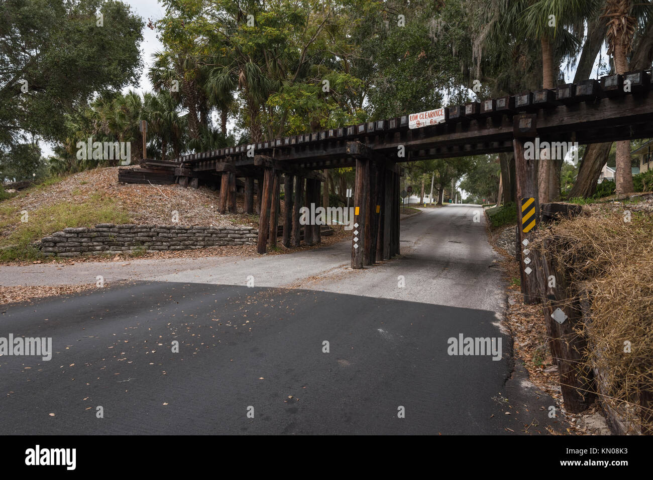 Vecchia ferrovia traliccio situato nel supporto dora, Florida USA Foto Stock