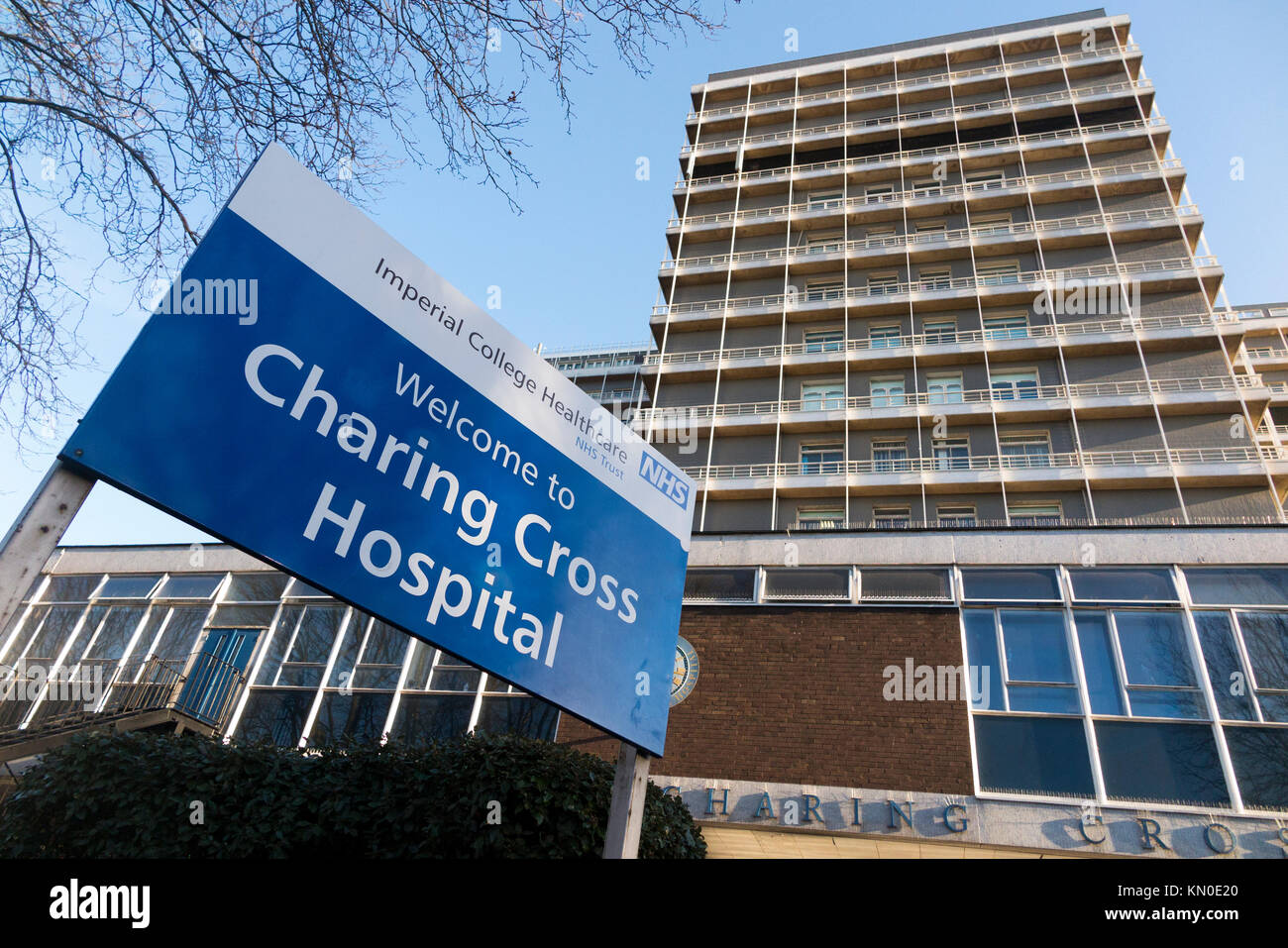 Facciata anteriore esterno del Charing Cross Hospital di Londra UK. (92) Foto Stock