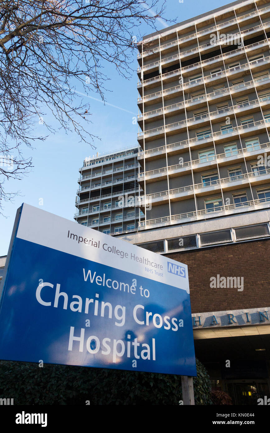 Facciata anteriore esterno del Charing Cross Hospital di Londra UK. (92) Foto Stock