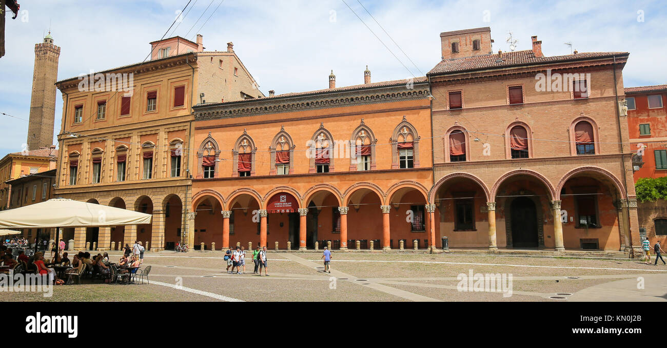 Portica della Corte isolano, uno dei primi esempi di architettura romanico-gotica in Bologna, Italia. Foto Stock