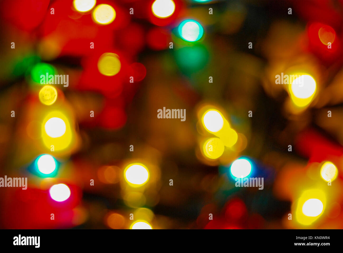 Sfocare lo sfondo di multi-luci colorate. Illuminazione di festa. Foto Stock