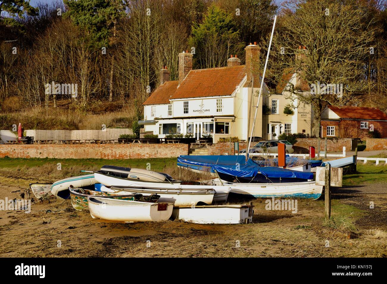 Bracci Ramsholt Freehouse pub e ristorante presso il fiume Deben nel Suffolk, Regno Unito. Foto Stock