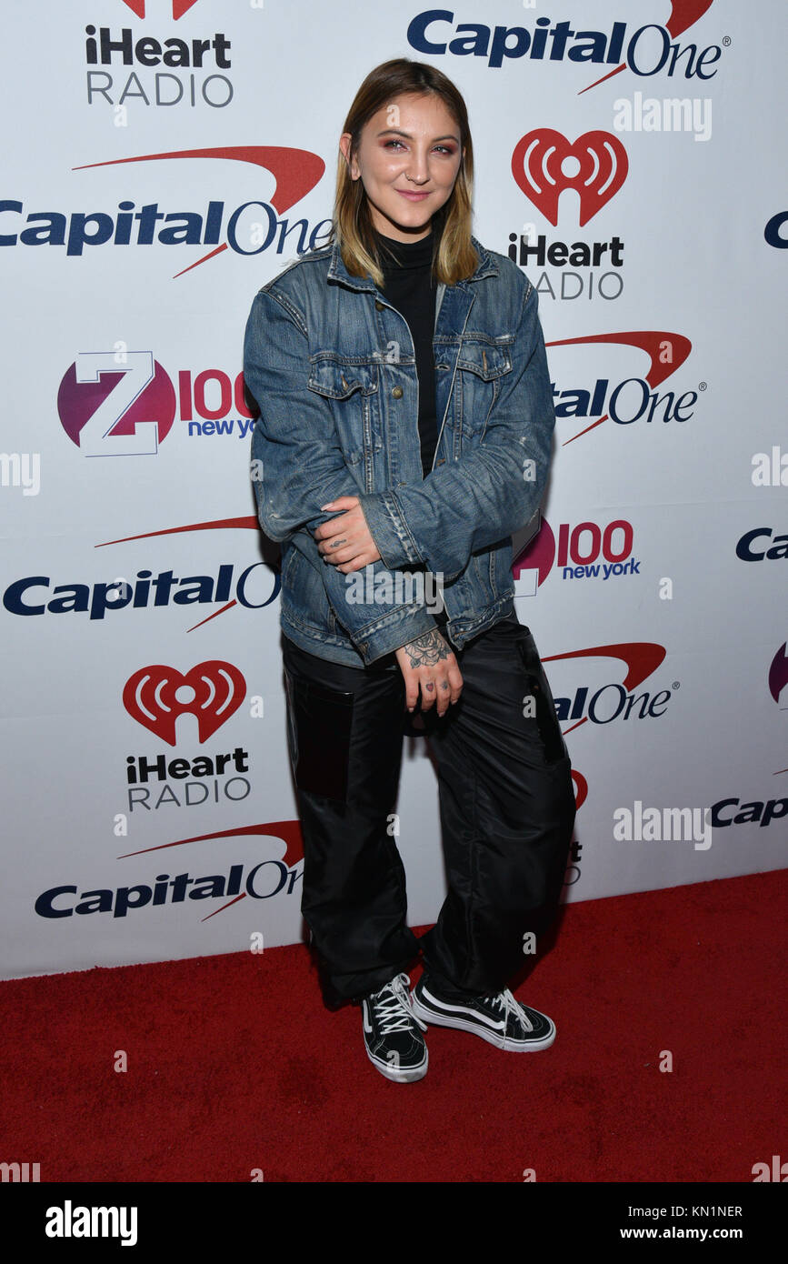 Julia Michaels assiste la Z100's Jingle Ball 2017 press room su dicembre 8, 2017 a New York City. Foto Stock