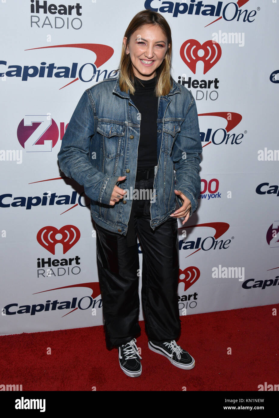 Julia Michaels assiste la Z100's Jingle Ball 2017 press room su dicembre 8, 2017 a New York City. Foto Stock