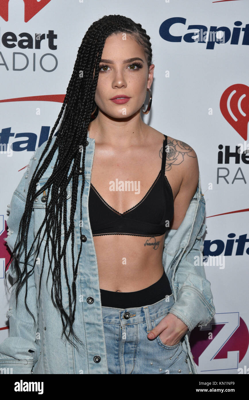 Halsey assiste la Z100's Jingle Ball 2017 press room su dicembre 8, 2017 a New York City. Foto Stock