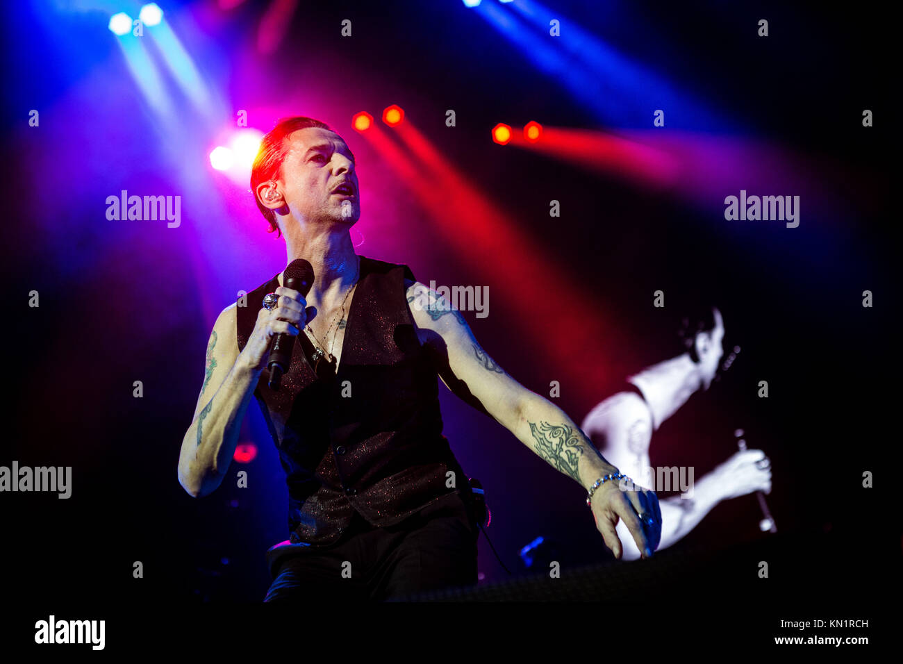 Torino 9 dicembre 2017 Depeche Mode eseguire live al Pala Alpitour © Roberto Finizio / Alamy Live News Foto Stock