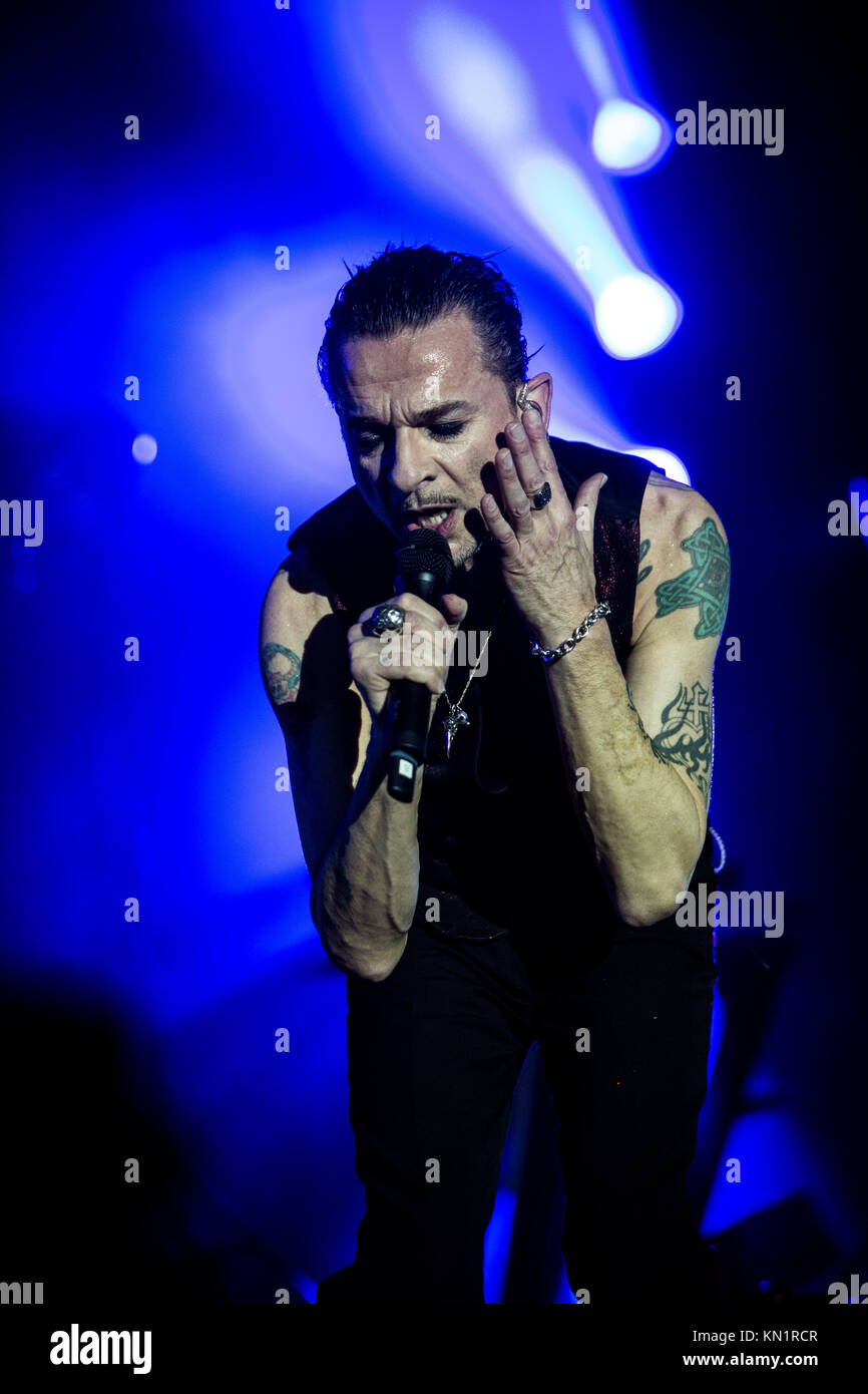 Torino 9 dicembre 2017 Depeche Mode eseguire live al Pala Alpitour © Roberto Finizio / Alamy Live News Foto Stock