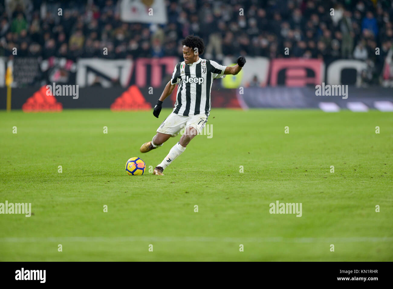 Torino, Italia . 09Dec, 2017. Juan Cuadrado (Juventus FC),durante la serie di una partita di calcio tra Juventus FC ed FC Internazionale Milano presso lo stadio Allianz il 09 dicembre, 2017 a Torino, Italia. Credito: Antonio Polia/Alamy Live News Foto Stock