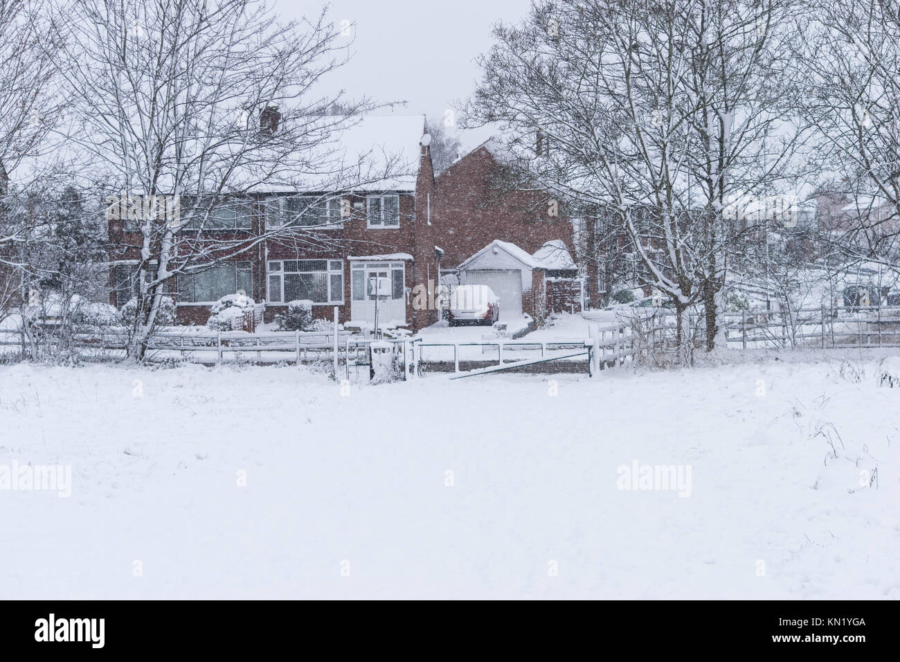 COVENTRY, Regno Unito. Decimo Dec, 2017. Neve pesante per la prima volta in 5 anni di Coventry, West Midlands, Regno Unito. Credito: wael alreweie/Alamy Live News Foto Stock