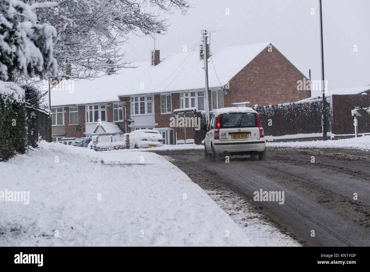 COVENTRY, Regno Unito. Decimo Dec, 2017. Neve pesante per la prima volta in 5 anni di Coventry, West Midlands, Regno Unito. Credito: wael alreweie/Alamy Live News Foto Stock