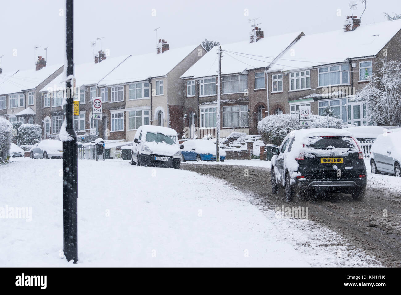 COVENTRY, Regno Unito. Decimo Dec, 2017. Neve pesante per la prima volta in 5 anni di Coventry, West Midlands, Regno Unito. Credito: wael alreweie/Alamy Live News Foto Stock