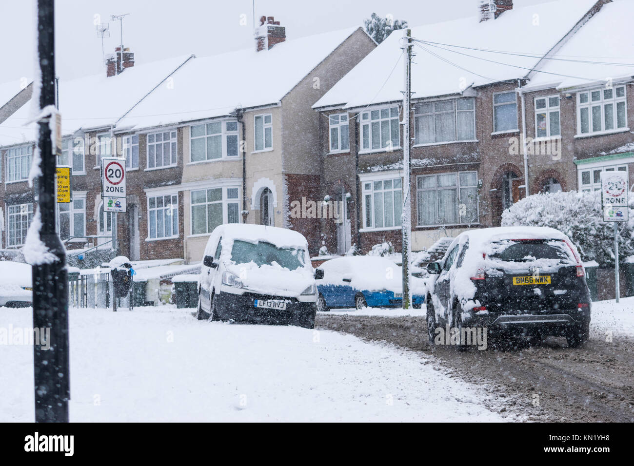 COVENTRY, Regno Unito. Decimo Dec, 2017. Neve pesante per la prima volta in 5 anni di Coventry, West Midlands, Regno Unito. Credito: wael alreweie/Alamy Live News Foto Stock