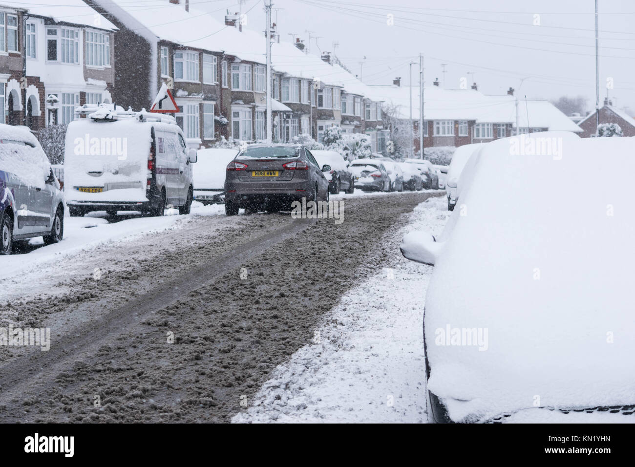 COVENTRY, Regno Unito. Decimo Dec, 2017. Neve pesante per la prima volta in 5 anni di Coventry, West Midlands, Regno Unito. Credito: wael alreweie/Alamy Live News Foto Stock