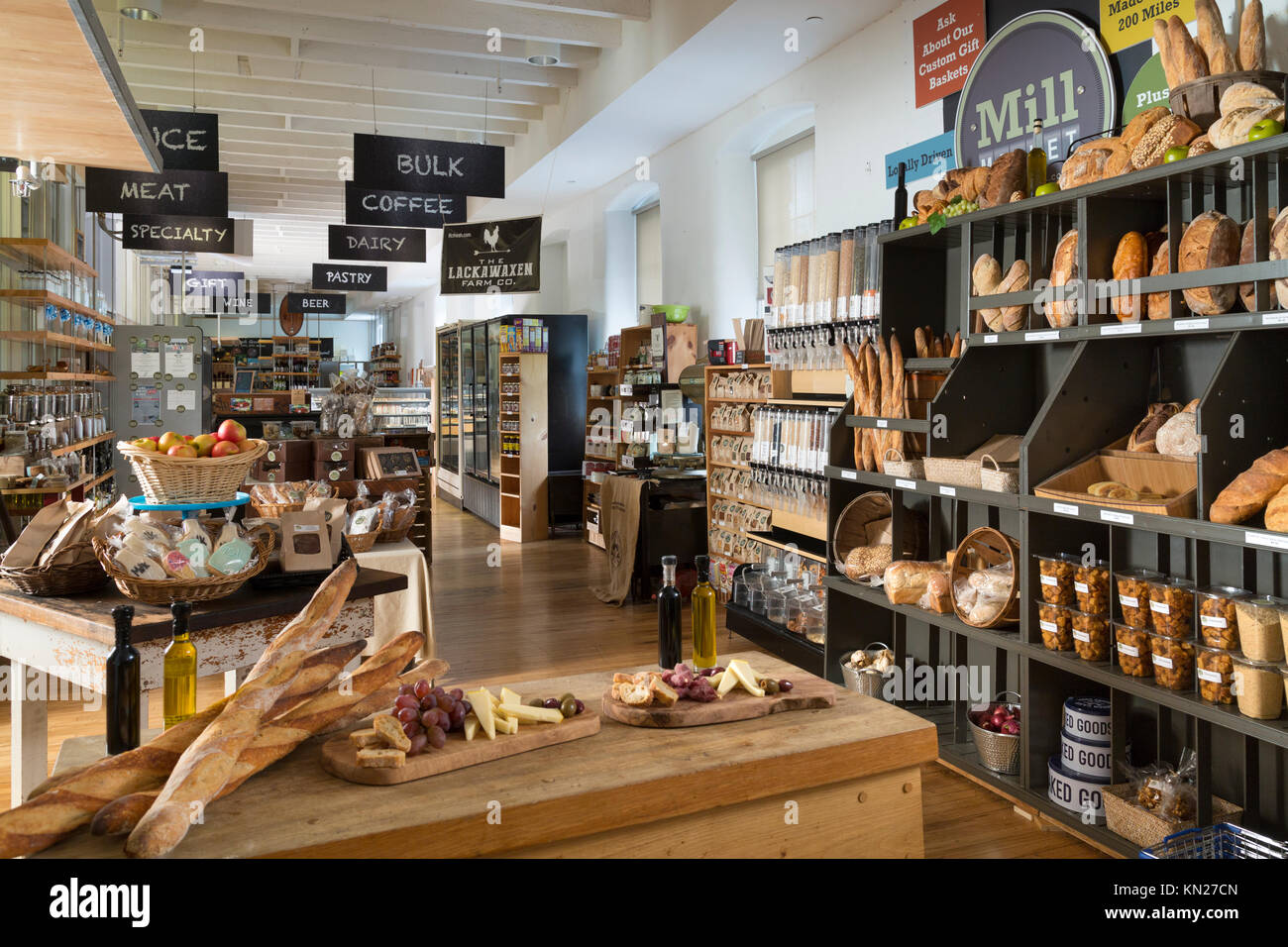 Supermercato con prodotti locali di messa a fuoco, il Mulino di mercato, Hawley, Pennsylvania, STATI UNITI D'AMERICA, Foto Stock