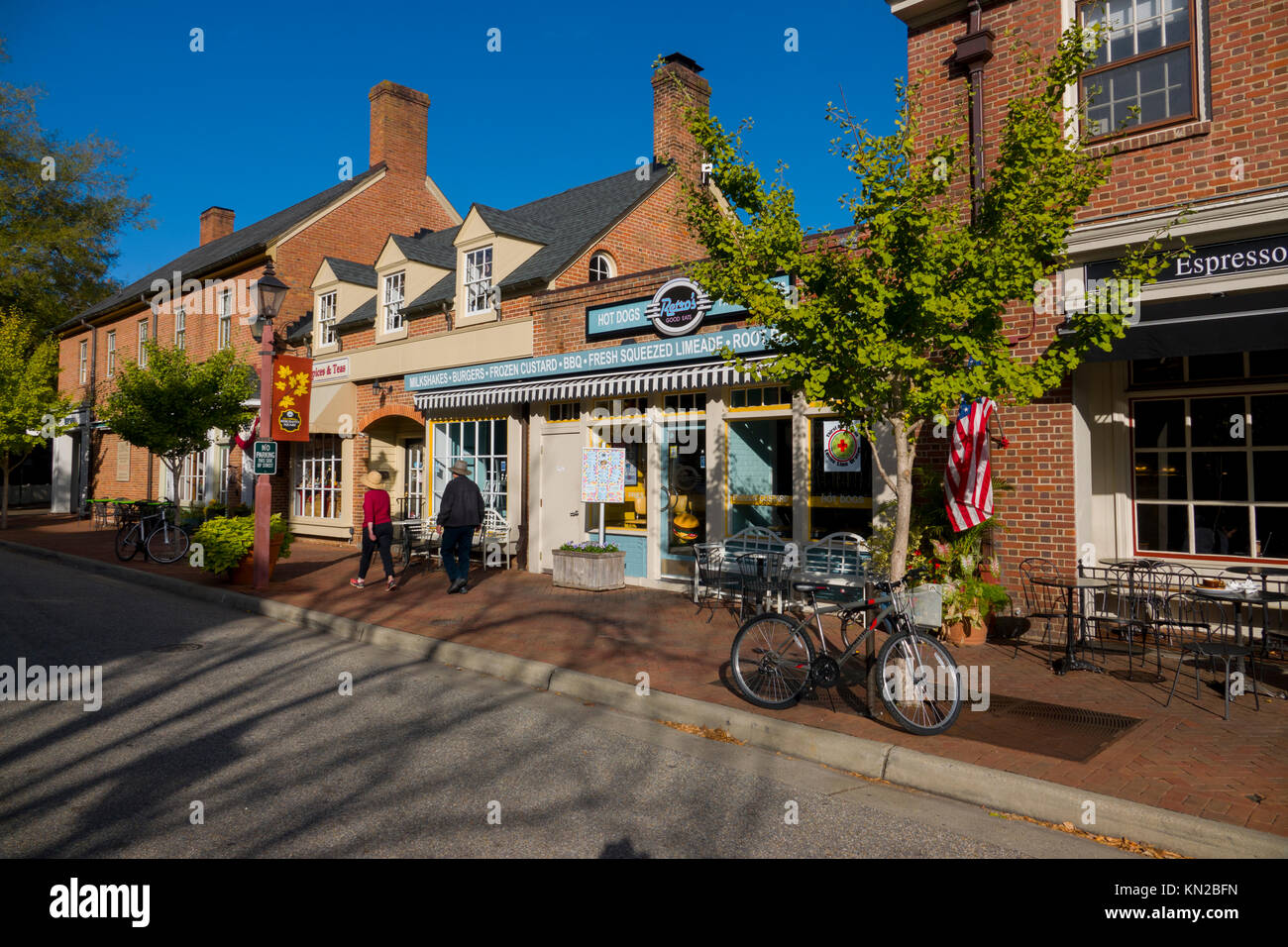 Stati Uniti Virginia VA Williamsburg negozi e ristoranti lungo Prince George Street autunno autunno Foto Stock