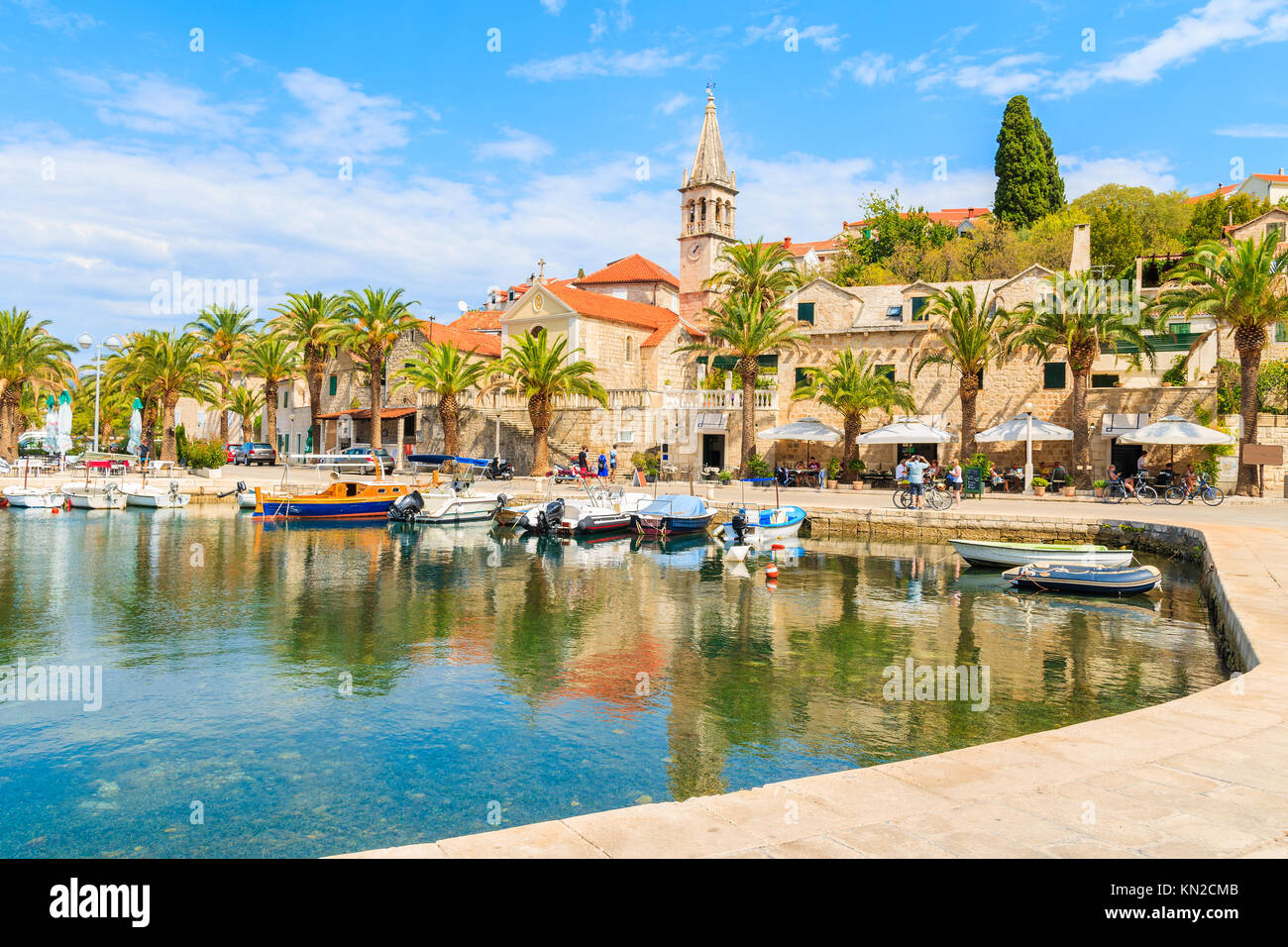 Vista della bellissima Splitska porta sull isola di Brac, Croazia Foto Stock