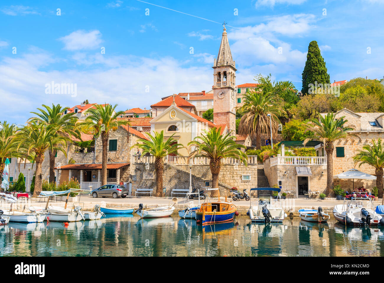 SPLITSKA PORT, ISOLA DI BRAC - 7 SET 2017: vista della bellissima Splitska porta sull isola di Brac, Croazia. Foto Stock