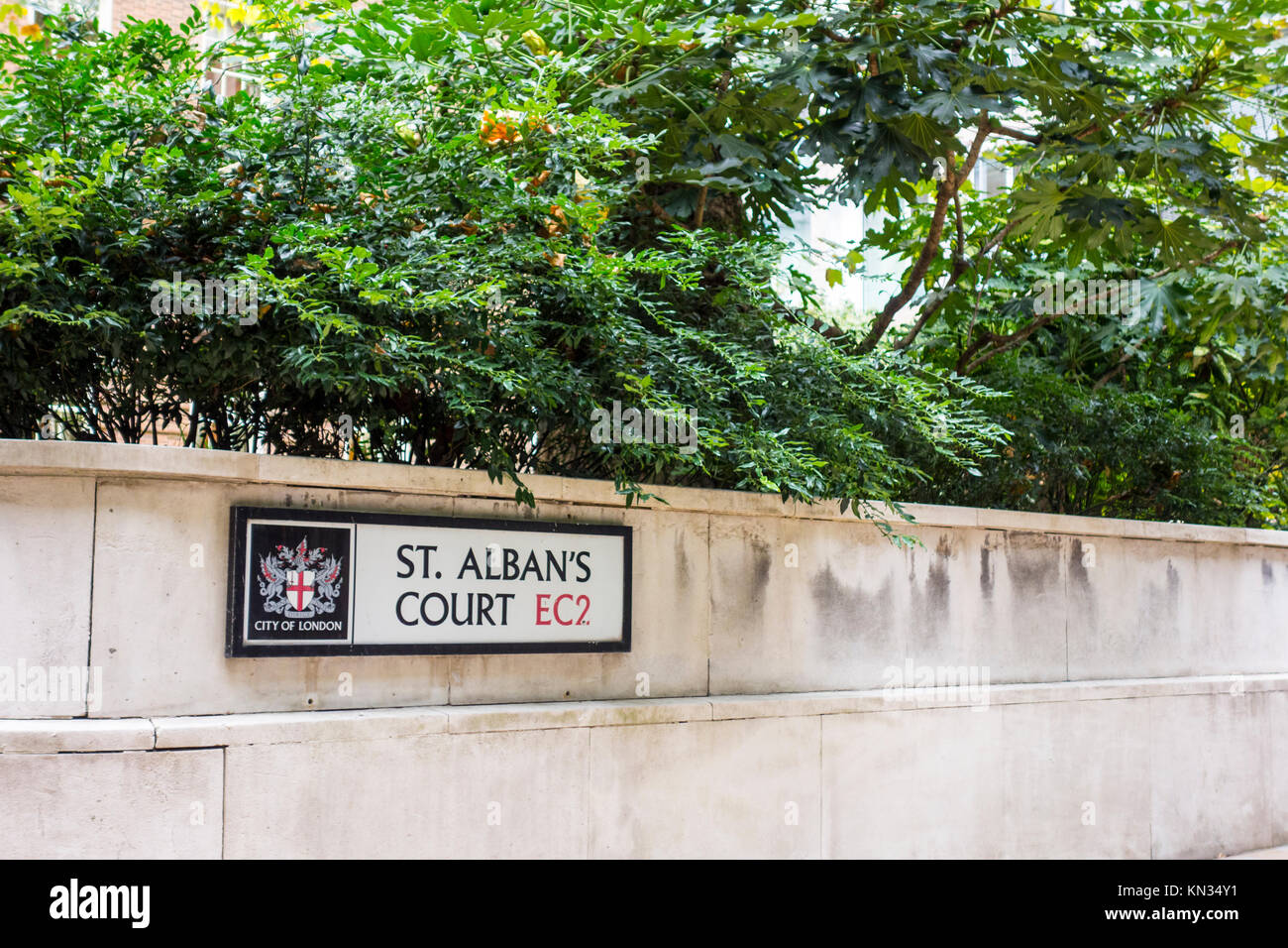 San Alban's Court, nome della strada segno, città di Londra, Regno Unito Foto Stock