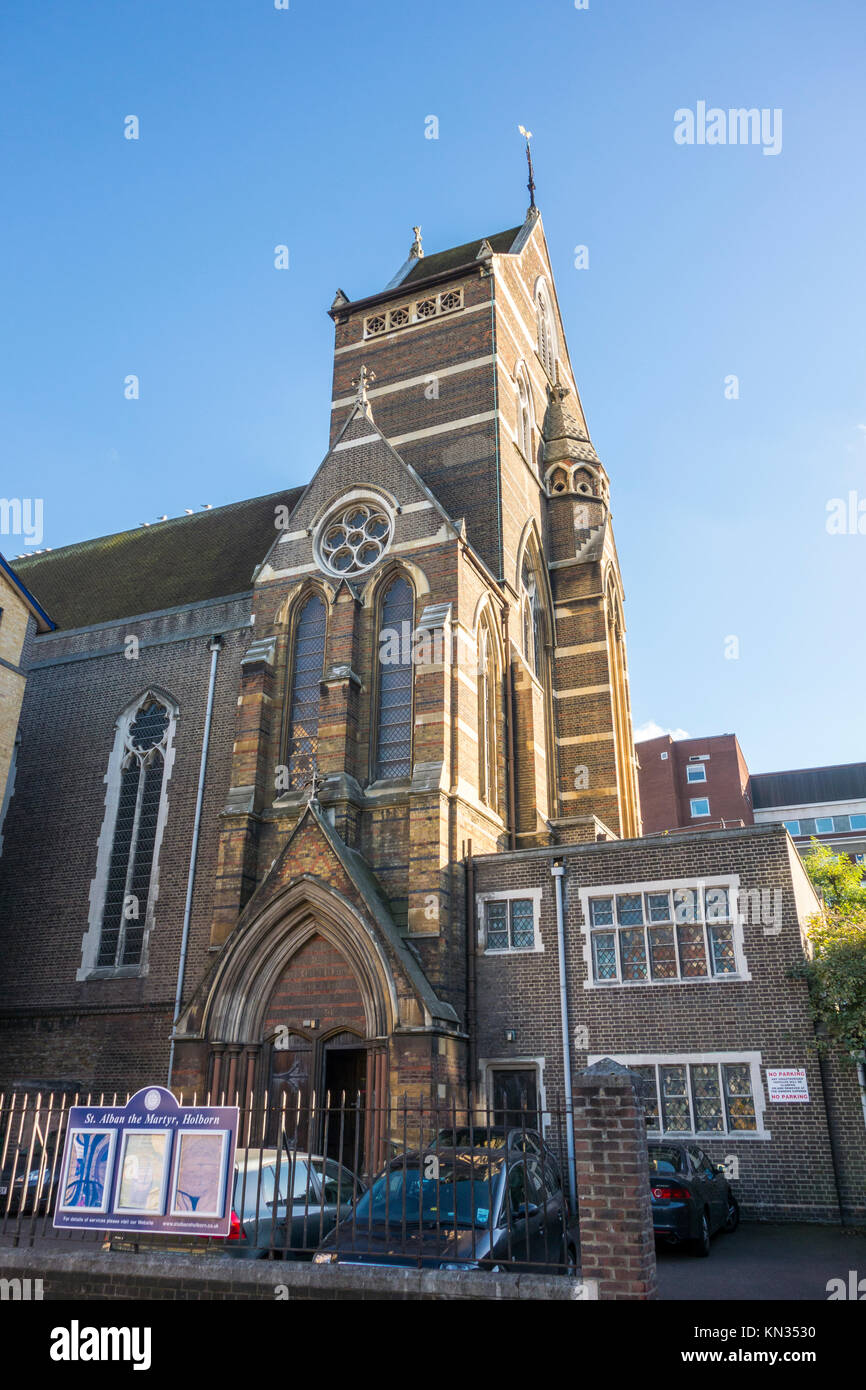 San Alban il martire, St Alban è la Chiesa, Holborn, Londra, Regno Unito. Progettato da William Butterfield Foto Stock