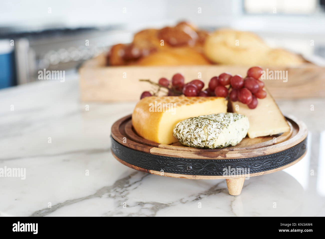 Il piatto di formaggi in stile rustico cucina in Venice, California. Foto Stock