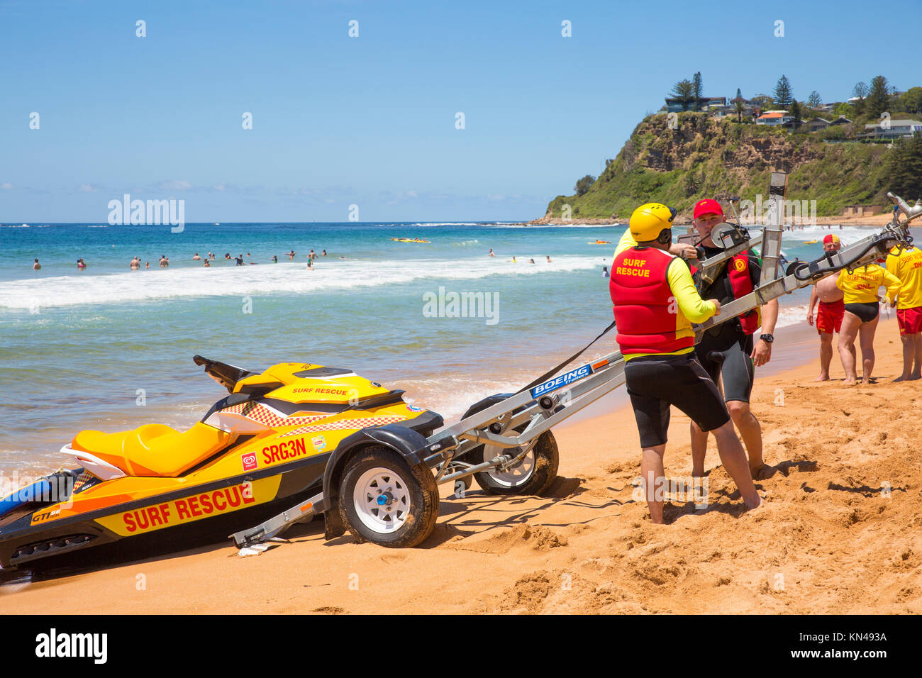 Lifesavers surf rescue su Newport Beach,nord di Sydney, Australia Foto Stock