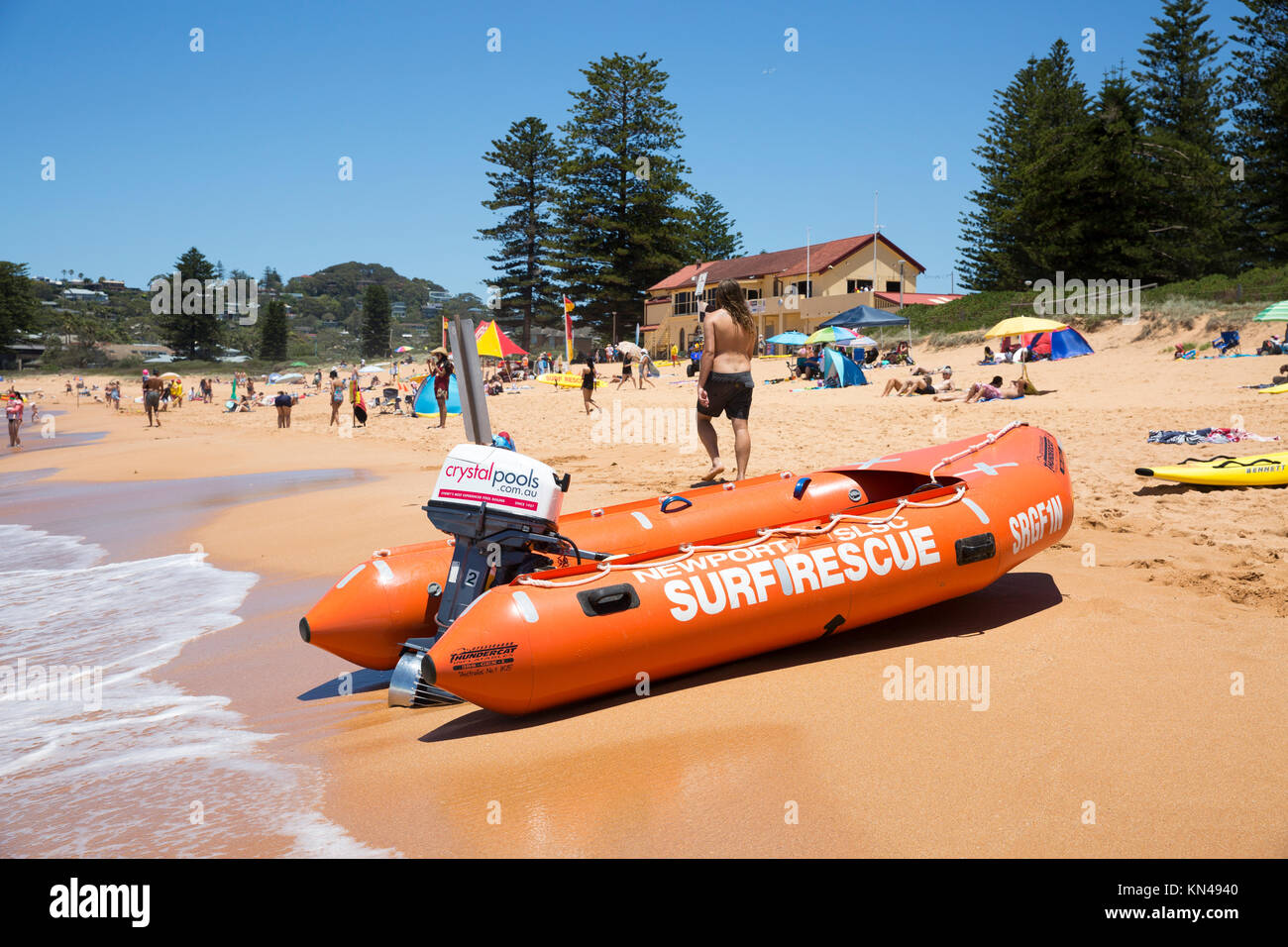 Surf bagnini di salvataggio del team su Newport Beach a Sydney, Australia Foto Stock