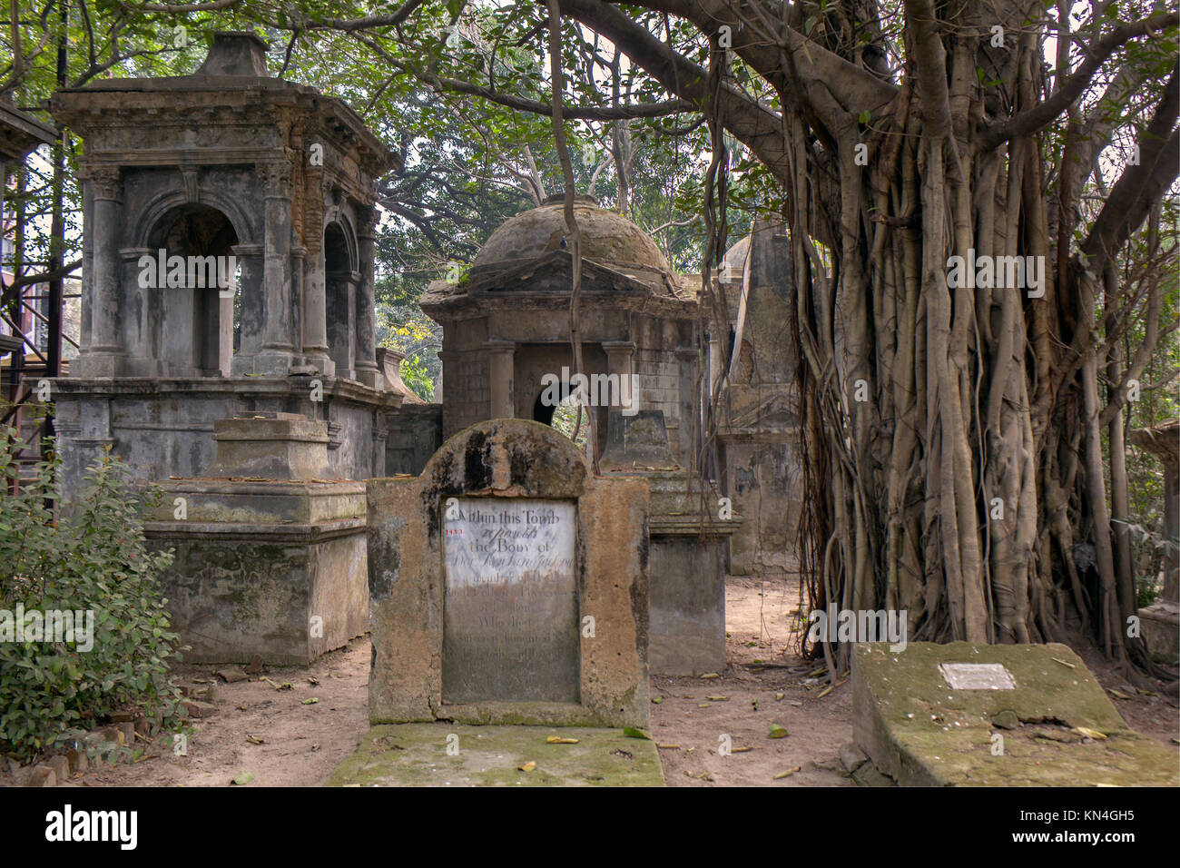 L'oggetto contrassegnato per la rimozione definitiva di Rowland Jackson nel sud Park Street cimitero di Kolkata Foto Stock